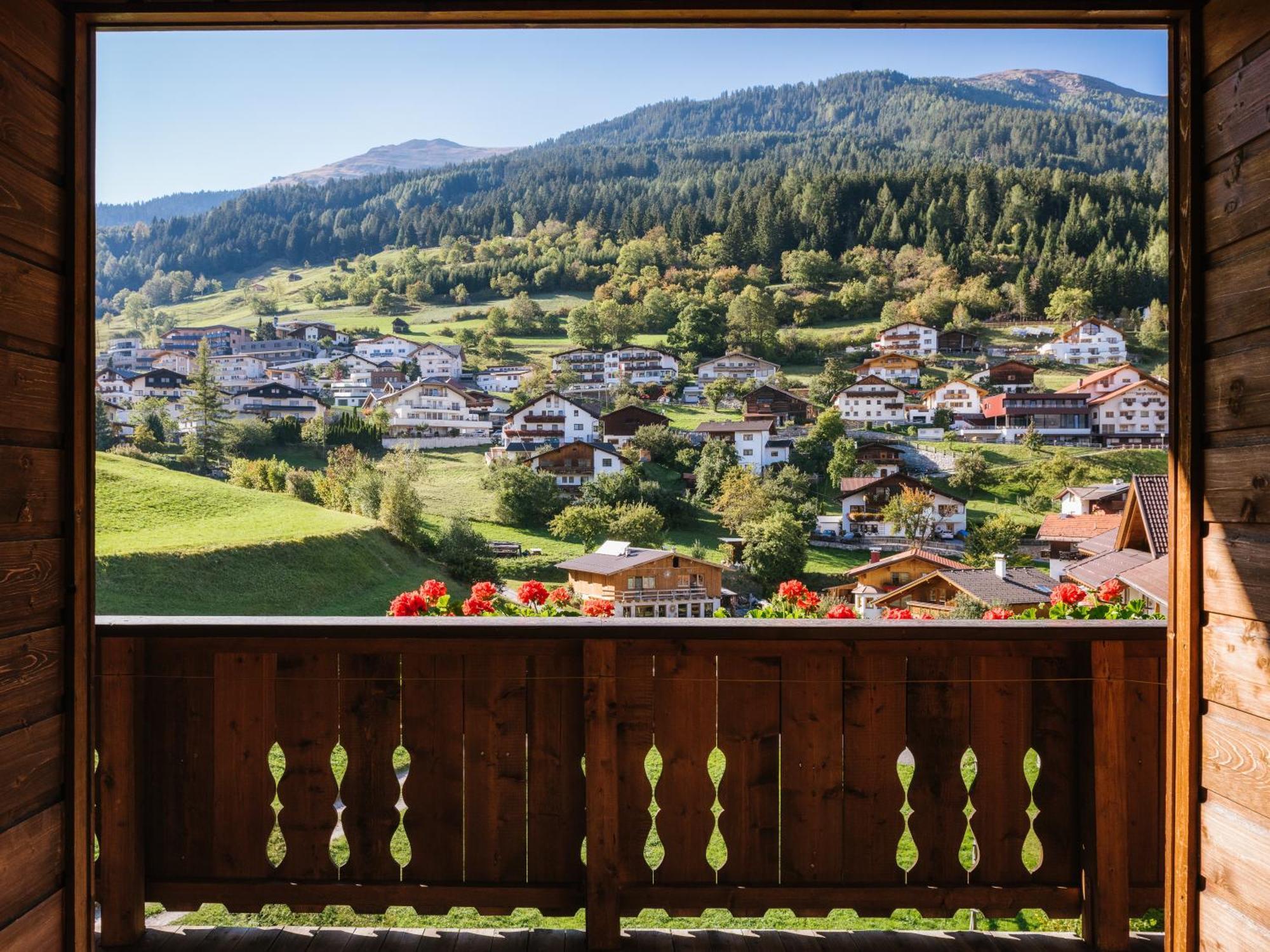 Hotel Forer Ladis Exterior photo