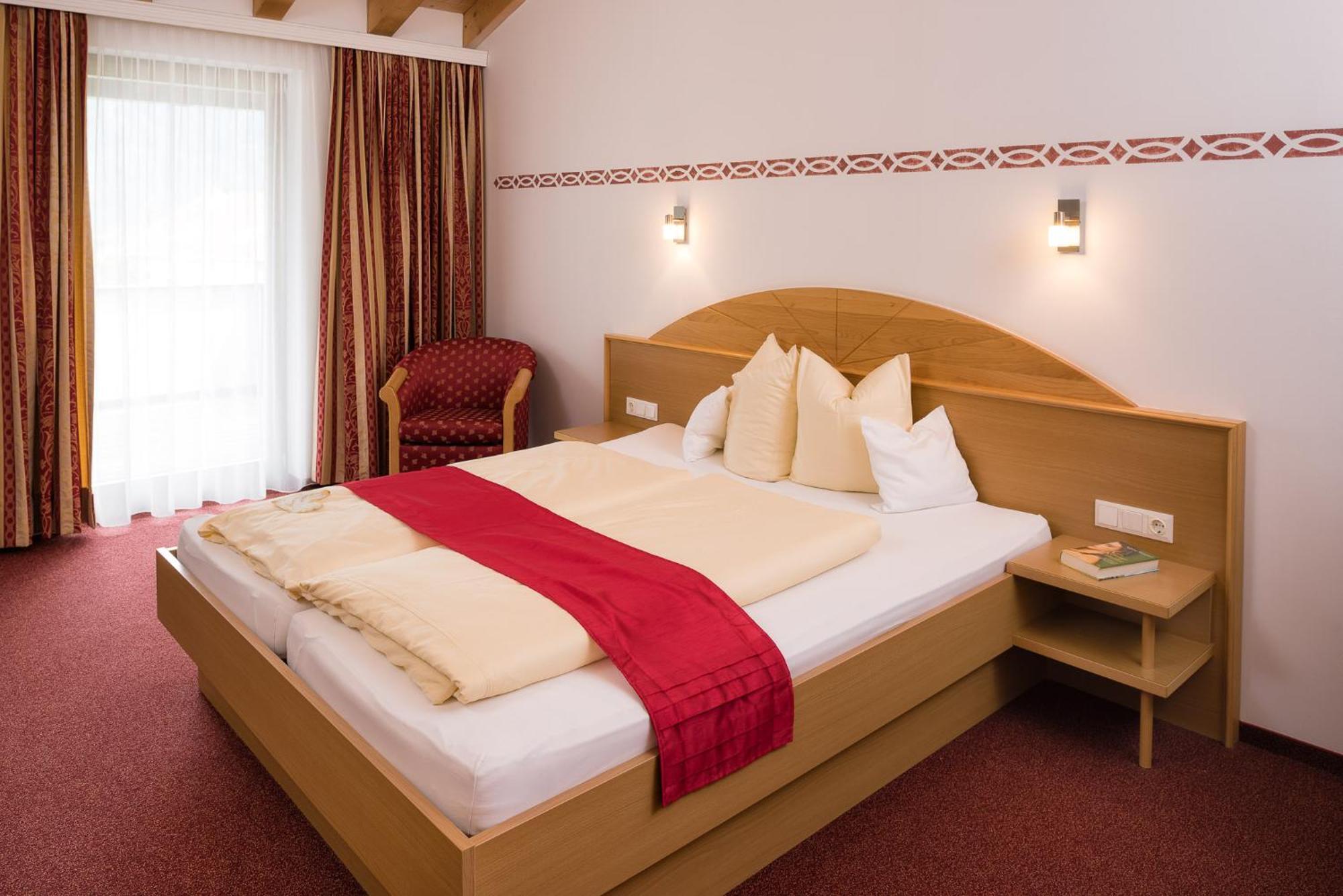 Hotel Forer Ladis Exterior photo