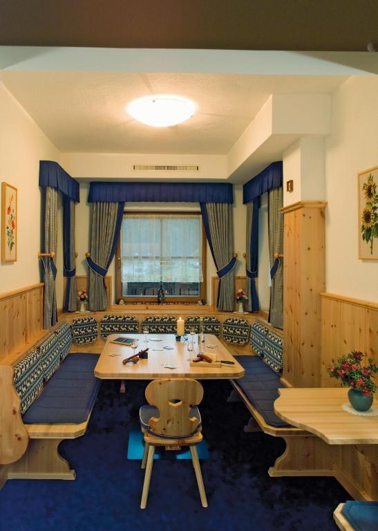 Hotel Forer Ladis Exterior photo